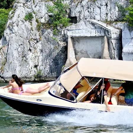 Dora Κλάντοβο