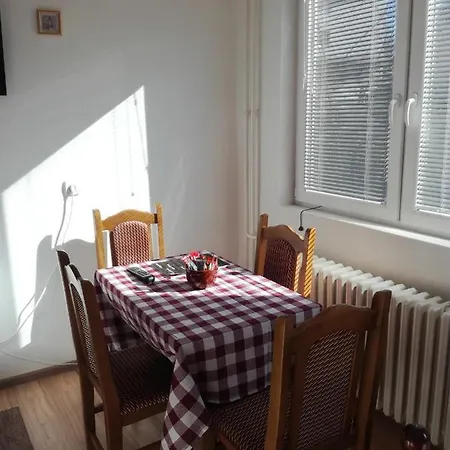 Διαμέρισμα Dora *